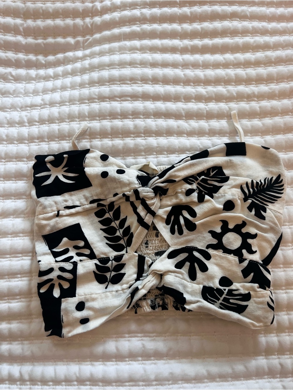 Ocean Drive Black and White Twist-Front Crop Top